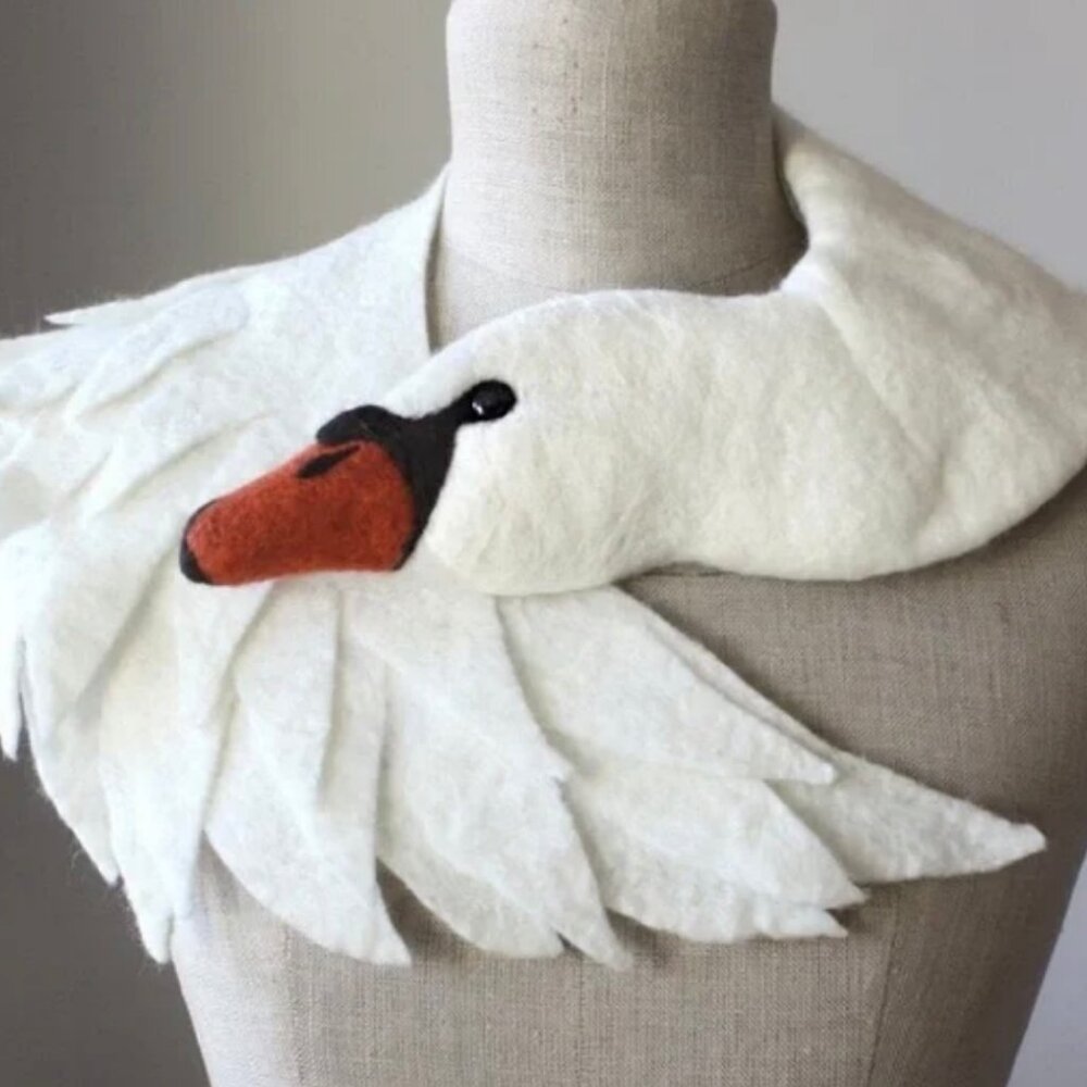 ISO (do not buy!) a Celapiu or similar animal scarf